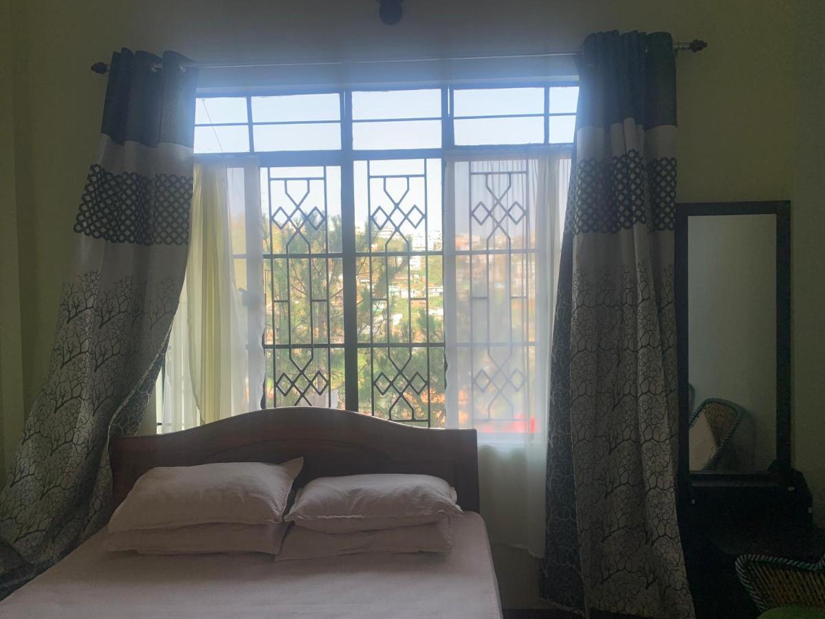 Cafe Sola Bnb Shillong Buitenkant foto